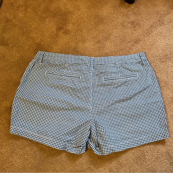 4/$20 Old Navy Gingham Shorts - Picture 2 of 3